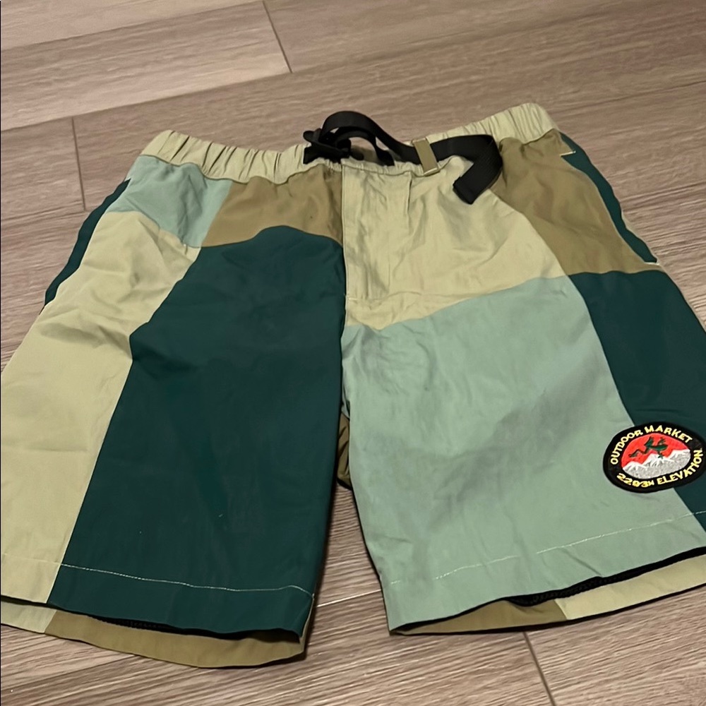 Colorblock tech Shorts with Logo Patch